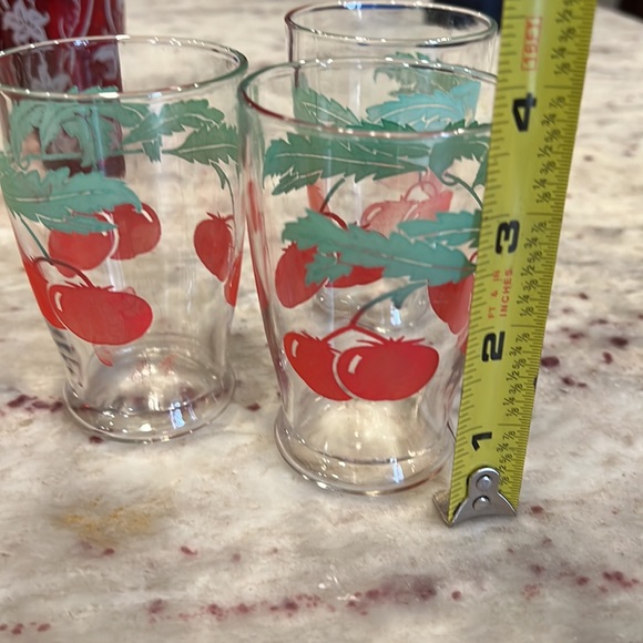 Vintage cherry juice glasses 3 - Picture 5 of 6